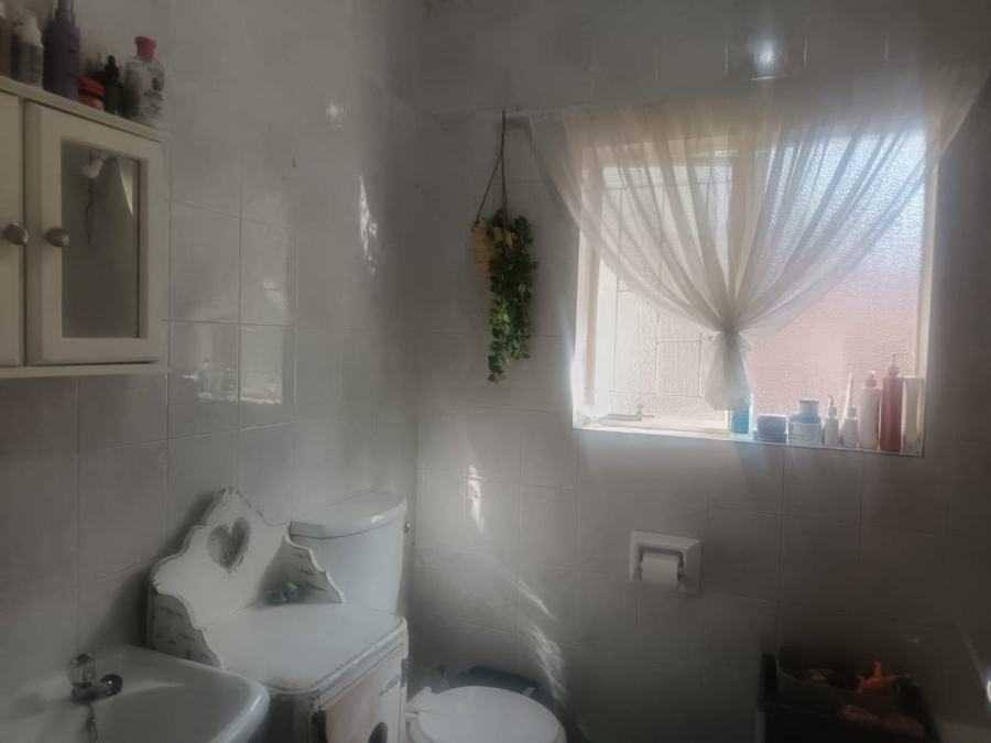 3 Bedroom Property for Sale in Rhodesdene Northern Cape